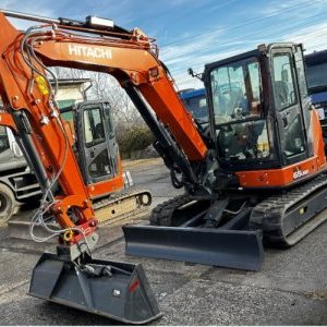 foto 6.5t Hitachi ZX65USB-6 CLR mini excavator